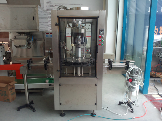 כובעים מוטבעים אוטומטיים capping.jpg