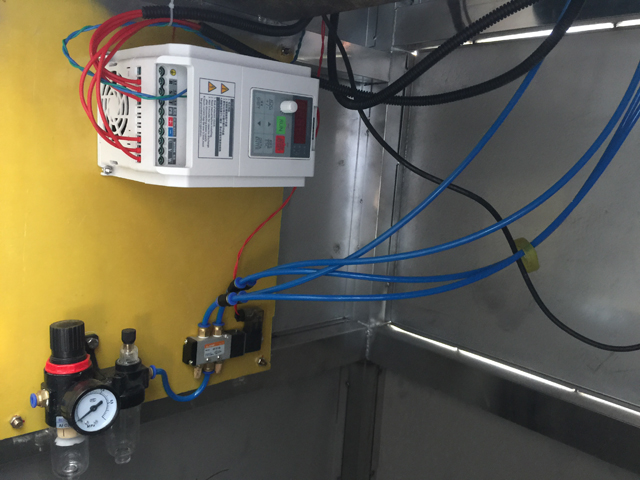 בתוך ropp capping machinery.jpg