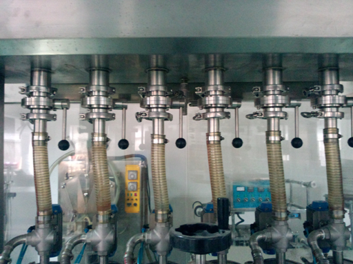 linear filling machine for cream צילום מקרוב ב- cream filling machinery.jpg