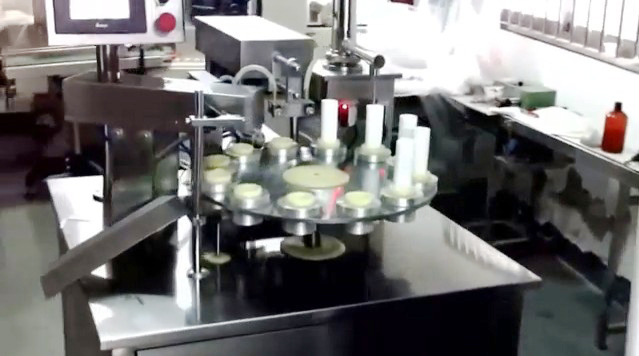 tubes filling ultrasonic sealing machine semi automatic צינורות קוליים אוטם מילוי equip.jpg