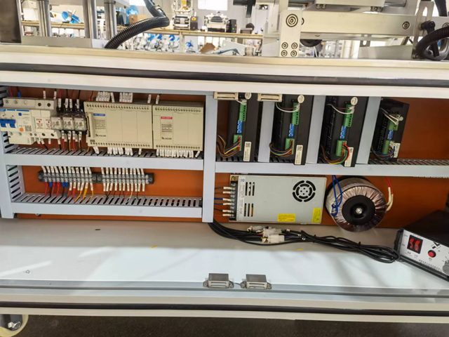 ארון חשמלי.jpg