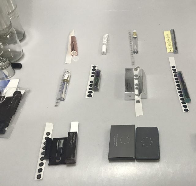 תוויות ומוצרי קוסמטיקה שפתון.jpg