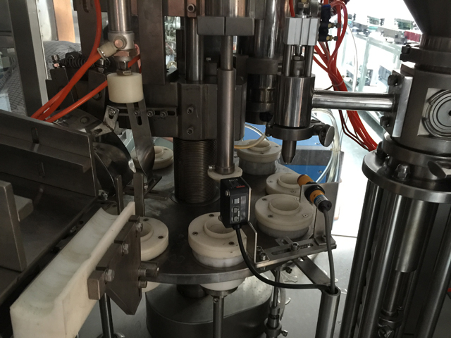 filling sealing machine צינורות מילוי מכונות איטום automatic.jpg