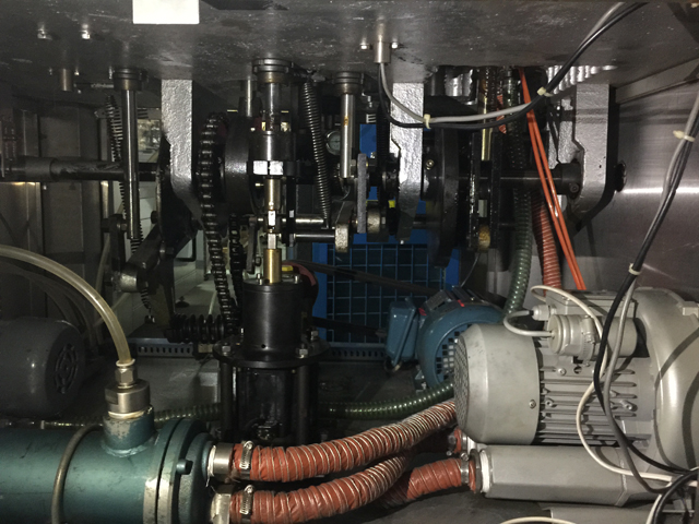 internal structure for filling sealing machines צינורות מילוי איטום בתוך המכונה.jpg