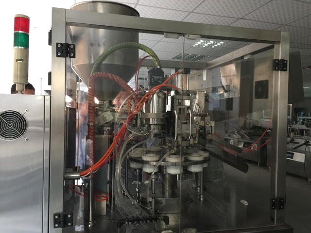 close pictures of tubes filling sealing machines עקרון עבודה של מכונות איטום למילוי צינורות.jpg