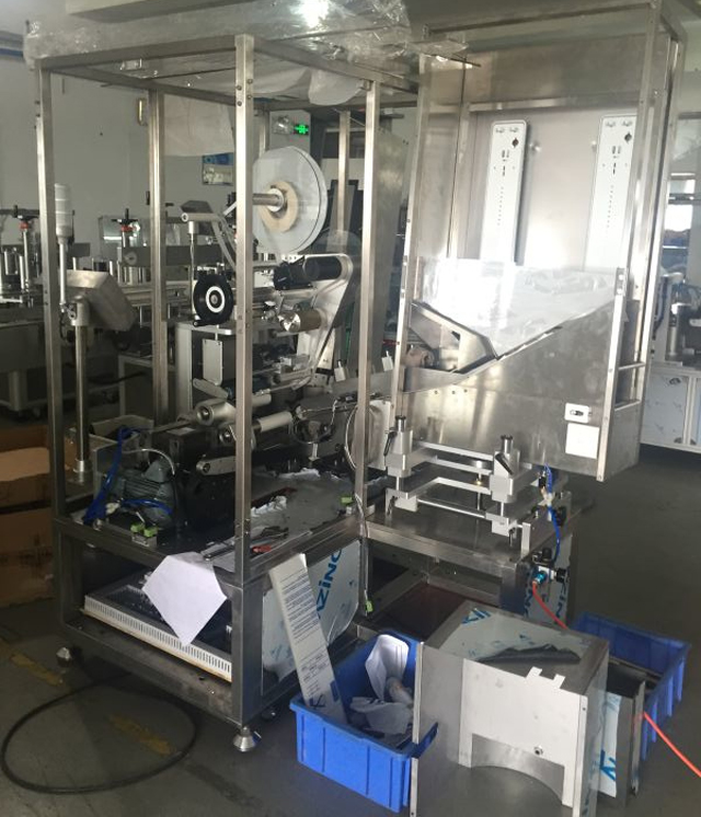 מכונות בצינורות המפעל labelling.jpg