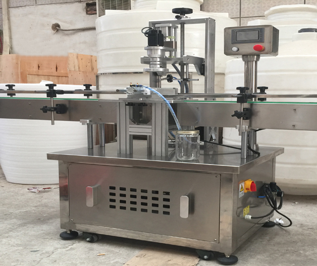 אוטומטי capper.jpg