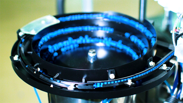 פקקי קערה feeding.jpg