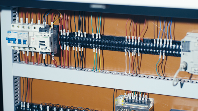 לוח אלקטרוני.jpg