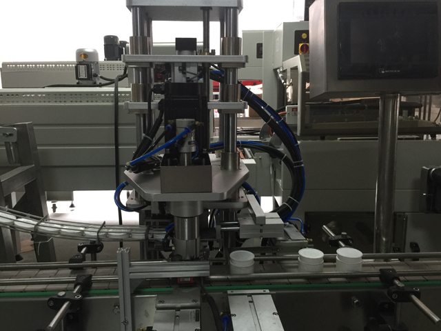 מכונת איטום צנצנות.jpg