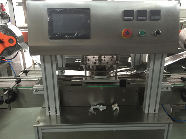 מכונת איטום צנצנות.jpg