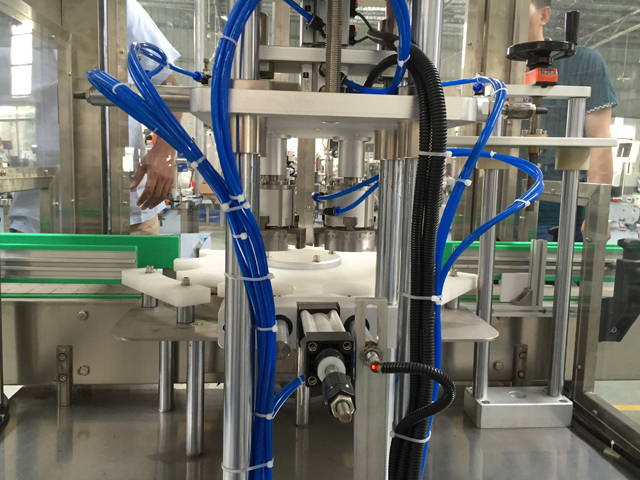 צד אחורי עבור הגוף הראשי של מכונות מכסה ואקום.jpg