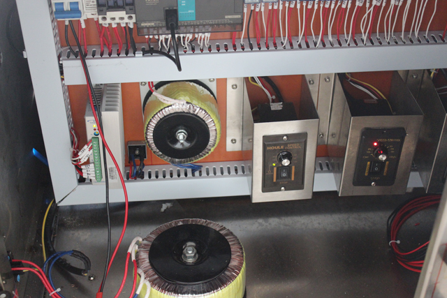 מכונה פנימית אלקטרונית.jpg