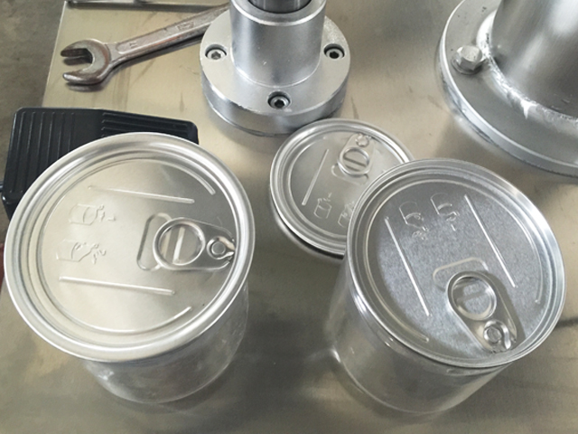 מכונת כיסוי פחיות מתכת.jpg