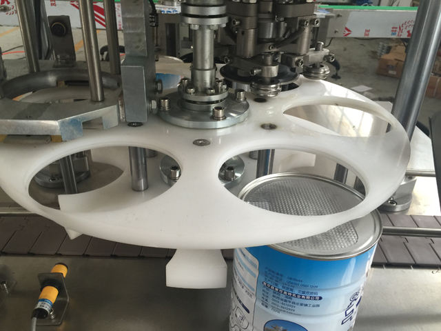 מכונת שימורים לפחיות מתכת.jpg