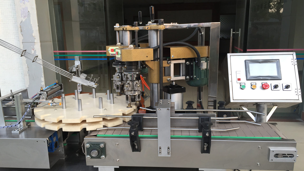 double heads screw capping machine מכסה בורג כפול ראש.jpg