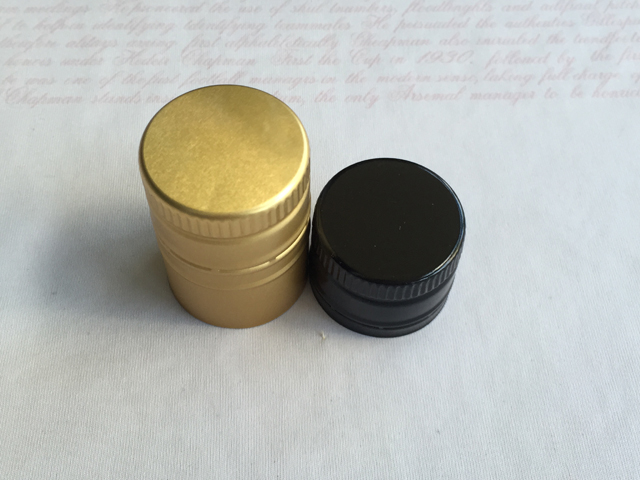 screw caps כובעי מתכת.jpg