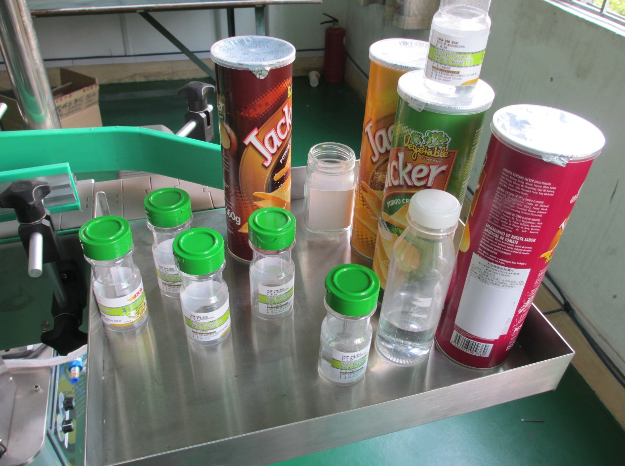 automatic vertical round bottle labeling equipment שימורים עגולים LABELER ETIKETTIERMASCHINE.jpg