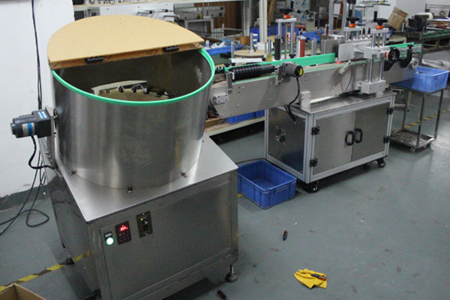 האכלה של unscrambler בקבוקים (3).jpg