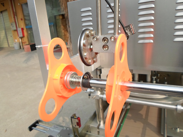 film roller רולר לטעינת סרט איטום.jpg