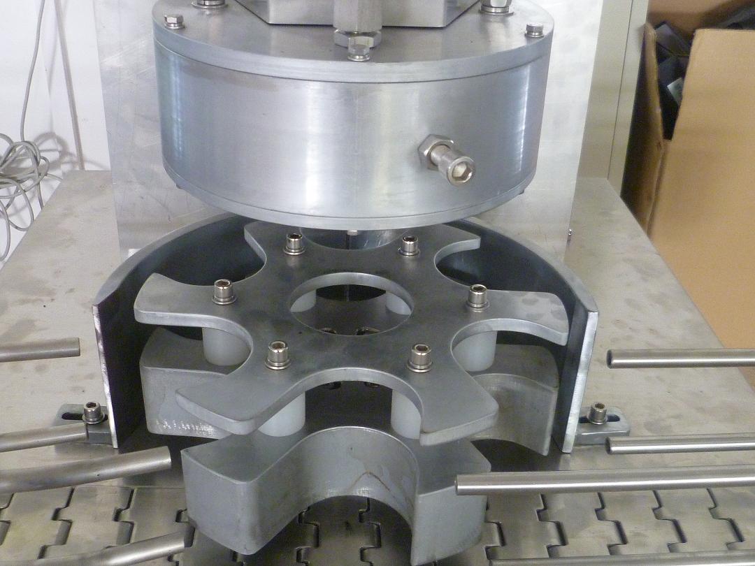 rotary vacuum capper machinery ראש סיבובי מכסה ואקום.JPG