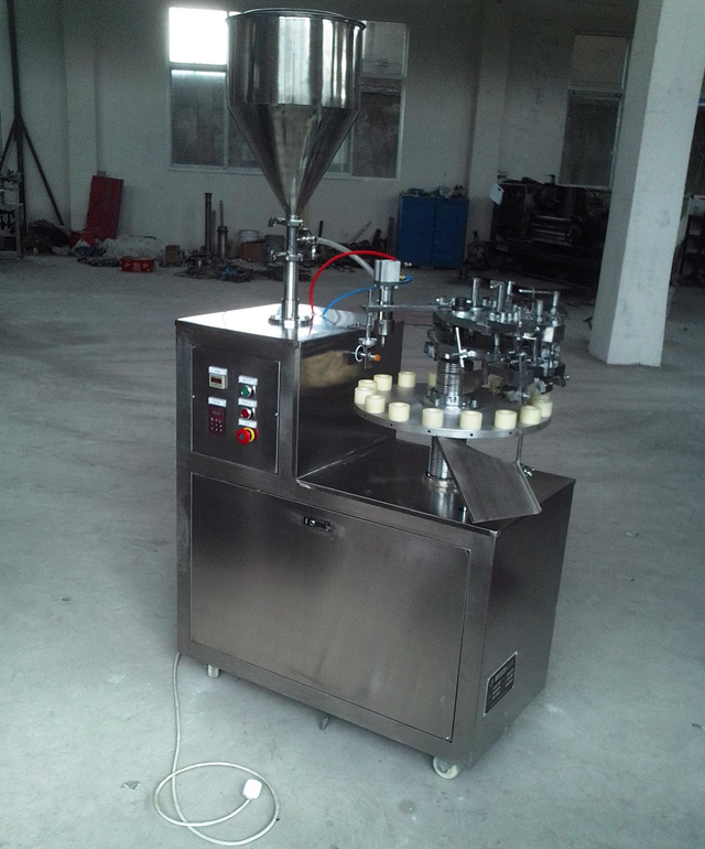 semi automatic filler sealer equipment מכונות איטום למילוי צינורות אלומיניום.jpg