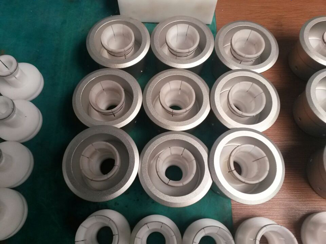 מחזיק צינורות.jpg