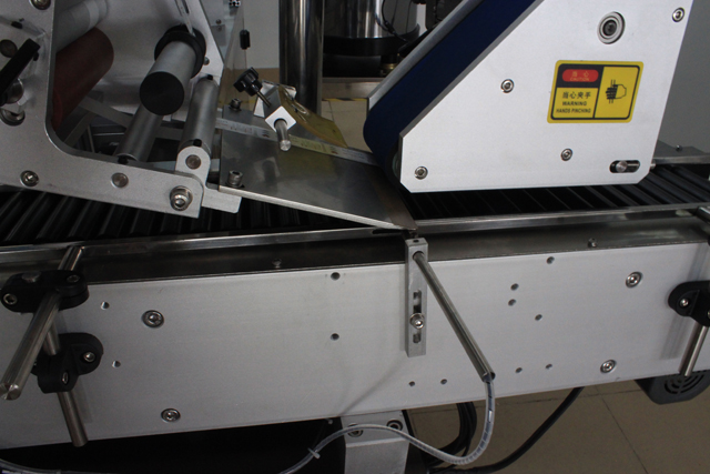 מכונת תיוג.JPG