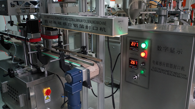 aluminum induction foil sealing machine מכונת איטום אוטומטית.jpg