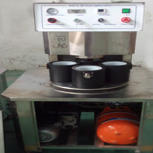 illustration of vacuum capping machine semi automatic איור לכיסוי ואקום.jpg