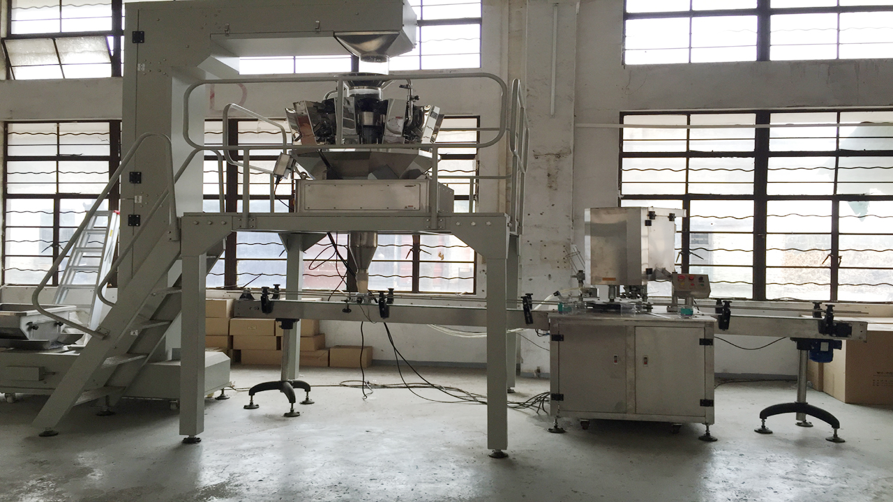 מכונות איטום למילוי פחיות.jpg