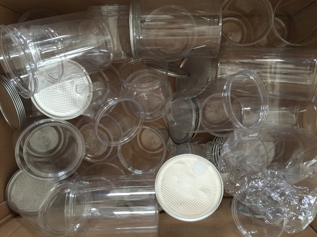 דגימות קופסאות שימורים מלקוח.jpg