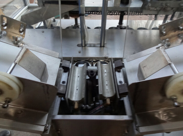 מצנח למחזיקי צינורות.jpg