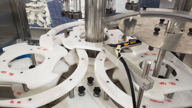 ציוד לכיסוי בורג.jpg