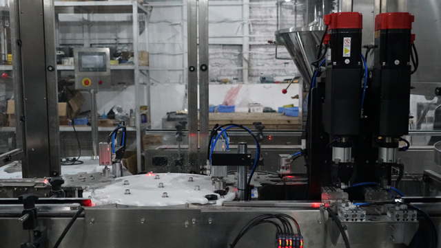 מכונת מכסה.JPG