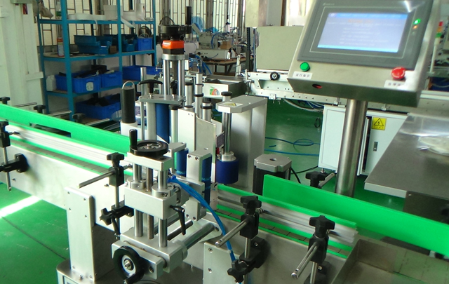 סגור תמונה עבור מכונת תיוג.jpg