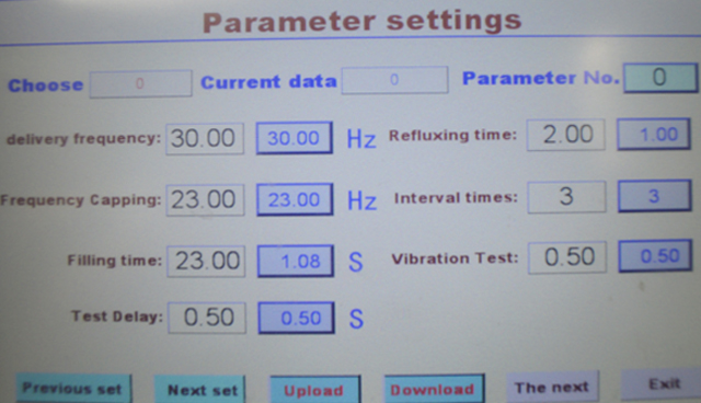automated capping machine with touch screen controlling system מכונת כיסוי מסך מגע.jpg