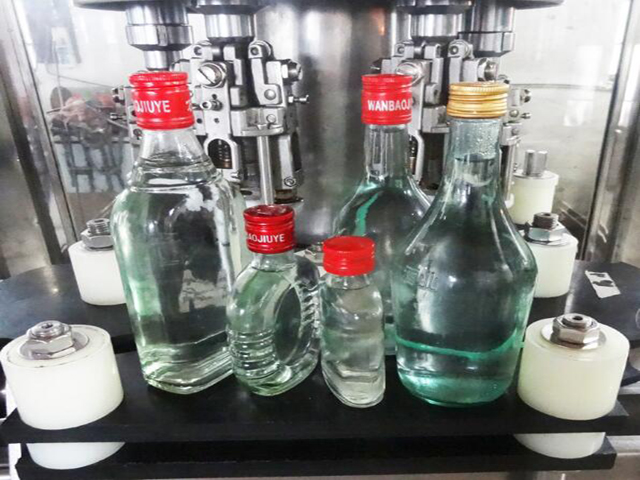 בתוך ropp capping machinery.jpg