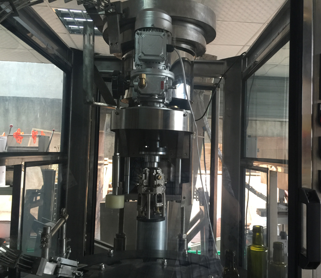 בתוך ropp capping machinery.jpg