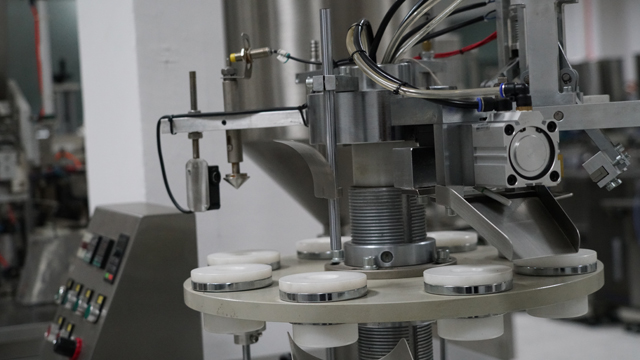 אוטם מילוי צינורות פלסטיק.jpg