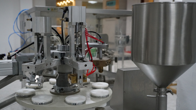 אוטם מילוי צינורות פלסטיק.jpg