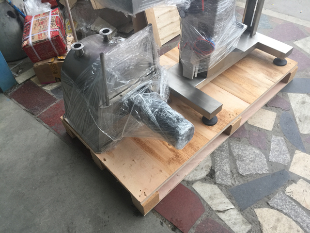 wooden case packaging machinery before shipping מארז עץ למכונות מילוי.jpg