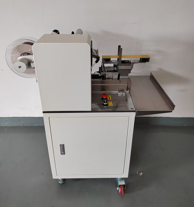 תוויות לאריזת מזון לכלבים (5).jpg