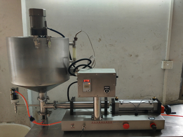 horizontal liquid filling machines מכונות ערבוב אופקי.jpg