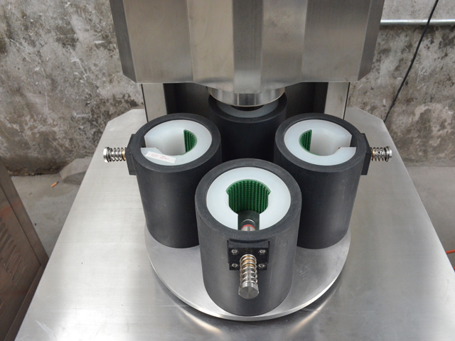 תבנית לכיסוי צנצנות.jpg