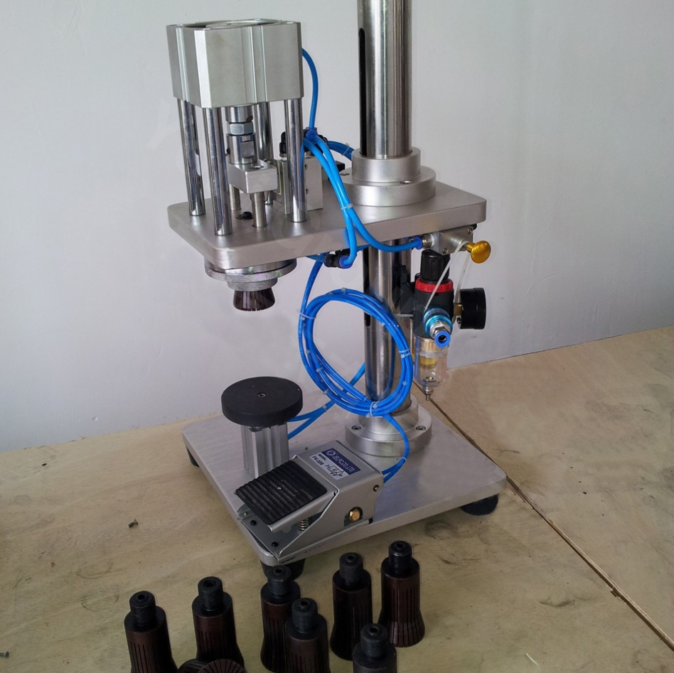 manual crimping machine for glass bottles ציוד מכסה פניאומטי חצי אוטומטי pneumatic.jpg