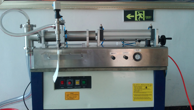 without hopper filling machine מילוי שקית זרבובית ללא HOPPER.jpg