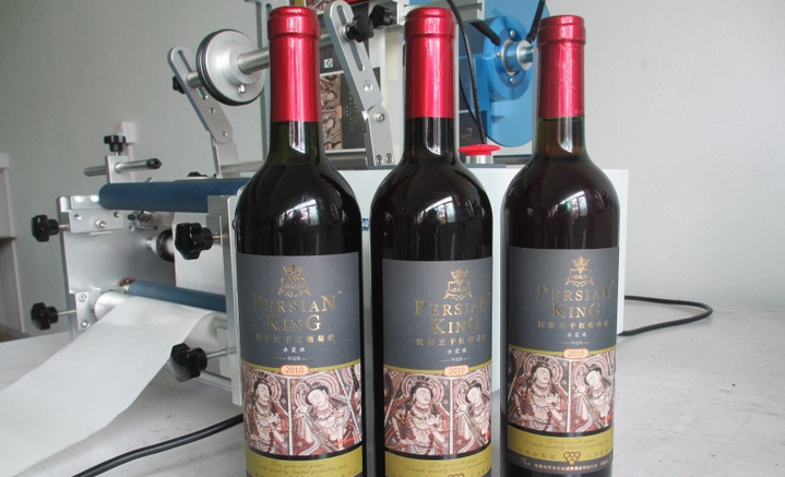 semi automatic labeling machine ציוד תיוג.jpg