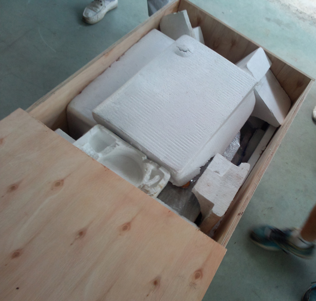 wooden case packaging before ocean shipping אריזה למכונת תיוג.jpg