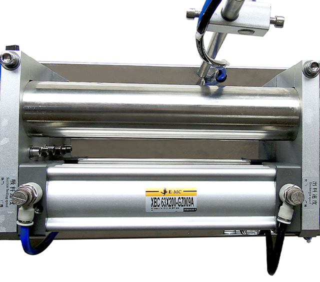 pneumatic filling machine manual for liquid cosmetic field מכונות מילוי ללקוח בארה"ב (3).jpg
